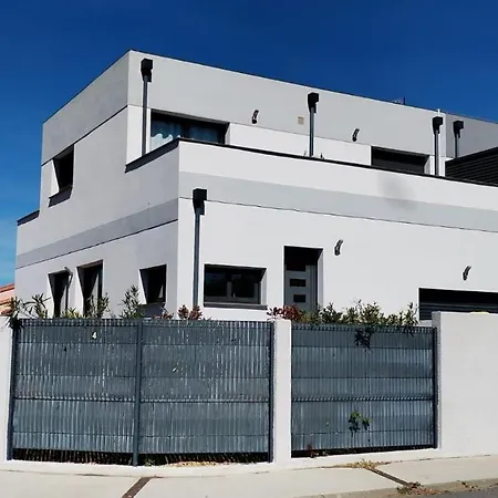 Luxueuse Avec 3 Parentales Et Piscine Privative Proche Des Plages Сен-Сиприен
